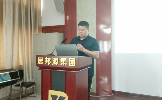 公司王淑龍經(jīng)理分享成功案例，提倡要敢于突破習(xí)慣的思維方式，細(xì)心觀察和揣摩市場(chǎng)，做出異乎尋常的決定，才能有一份驚喜的收獲。